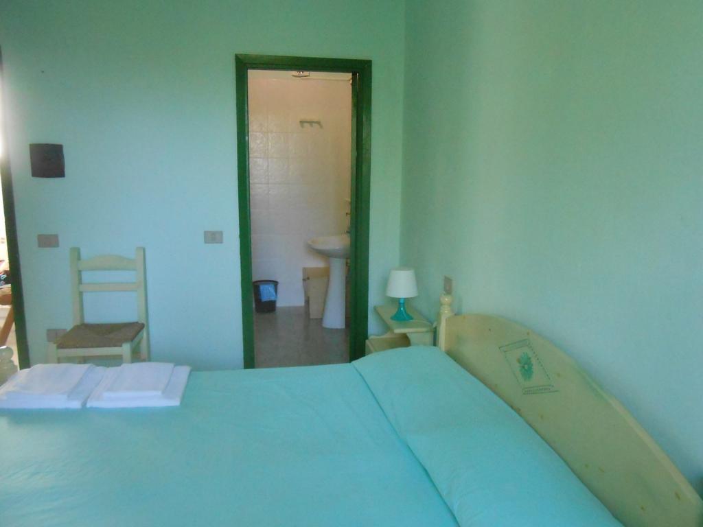 Agriturismo Tupei Hotel Calasetta Habitación foto